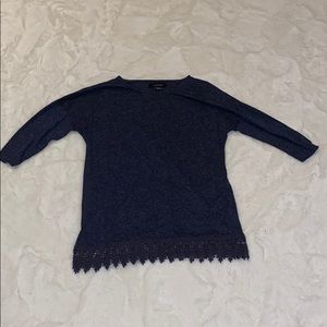 Half long sleeve shirt with lace at bottom